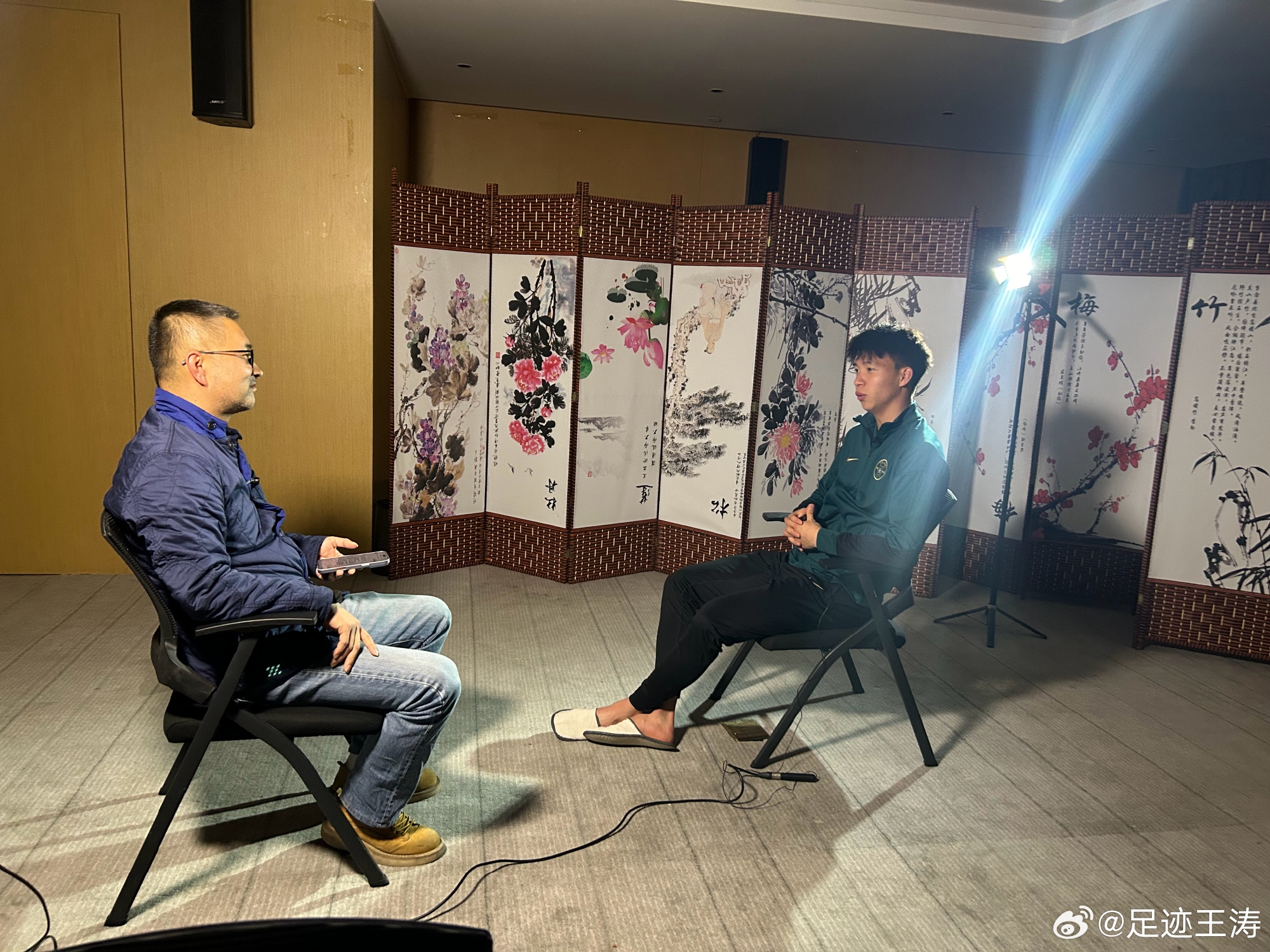  記者：王鈺棟視韋世豪為偶像&想加他微信，現(xiàn)進(jìn)了國足不知加到?jīng)]