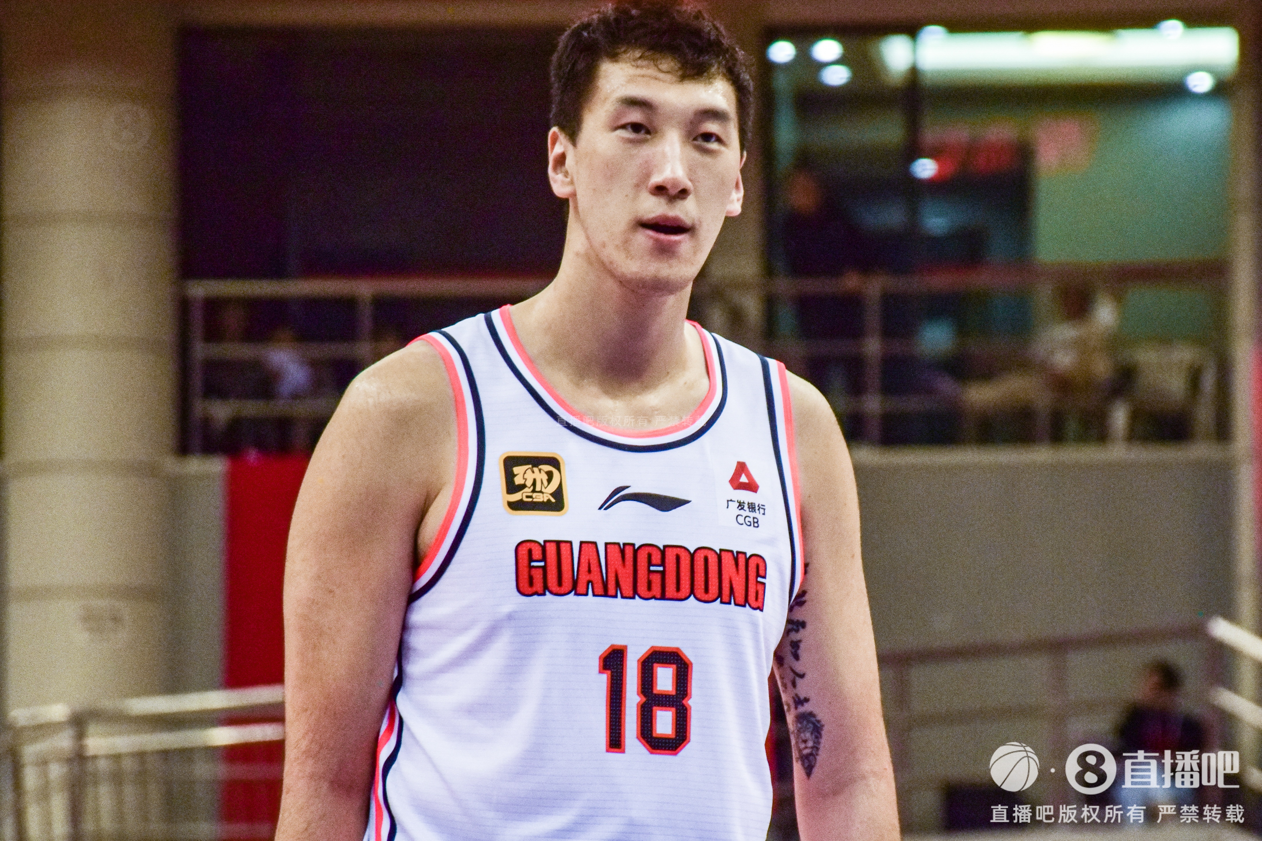  拼盡全力！杜潤旺三分8中6拿到18分2斷&6犯離場 正負值+19最高