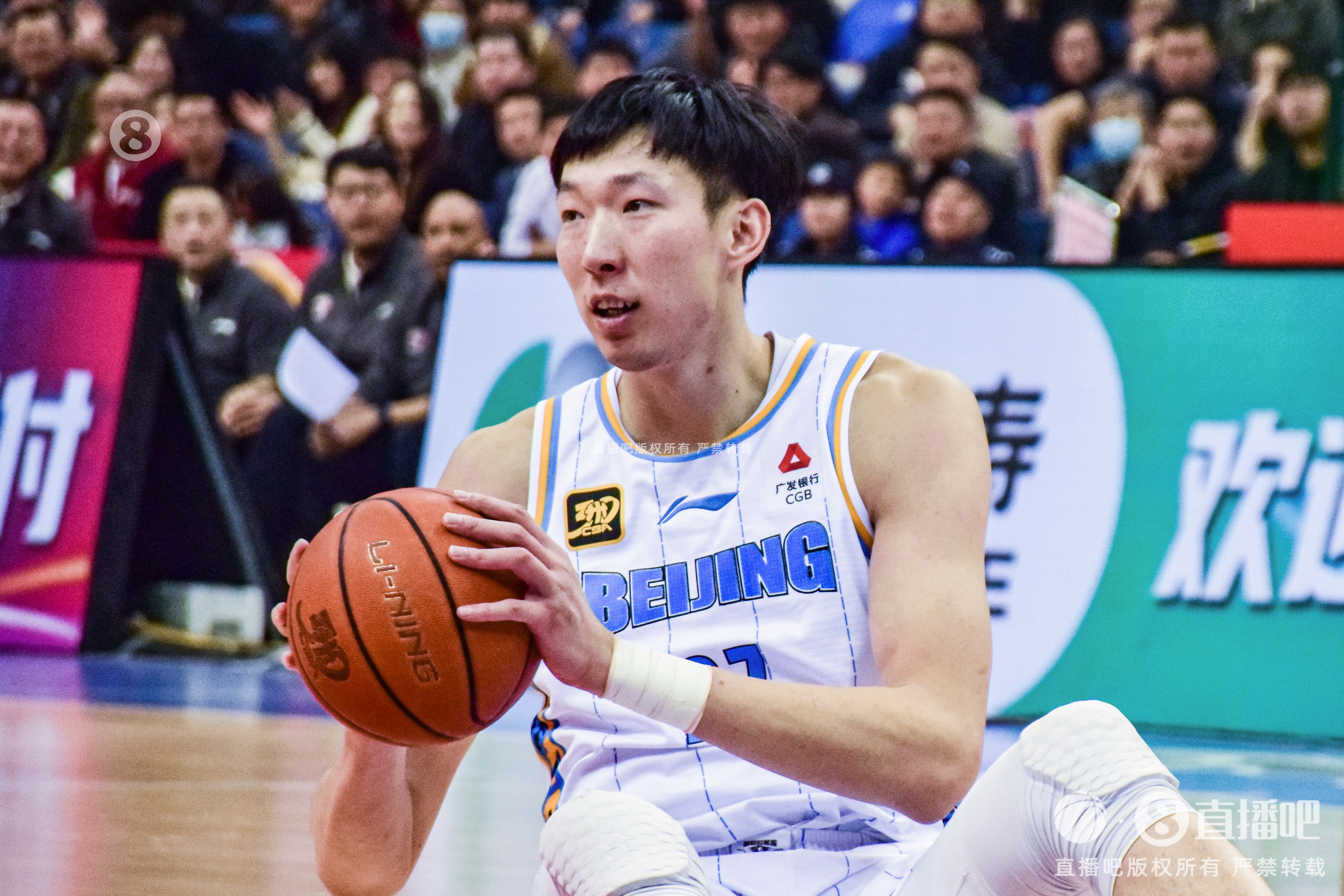  定海神針！周琦內(nèi)線攻防在線 半場6中5貢獻12分6籃板2蓋帽