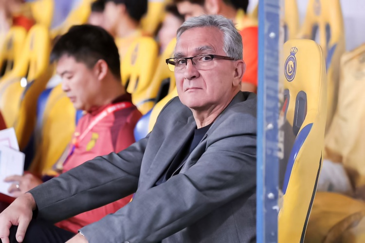  李佳悅：伊萬陣型打法讓我摸不著頭腦，上半場應(yīng)打541做好防守